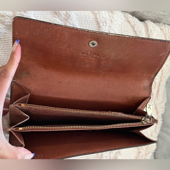 Authentic LOUIS VUITTON Sarah wallet in Monogram canvas - Picture 10 of 16